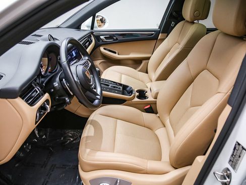 Certified 2023 Porsche Macan AWD/4WD image 22