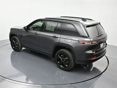 New 2025 Jeep Grand Cherokee Limited w/ Black Appearance Package image 31