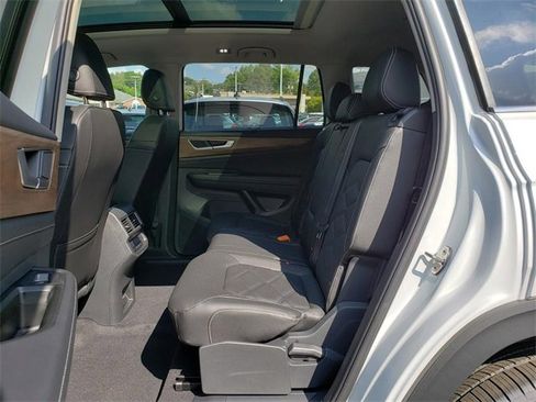 New 2026 Volkswagen Atlas SE image 8