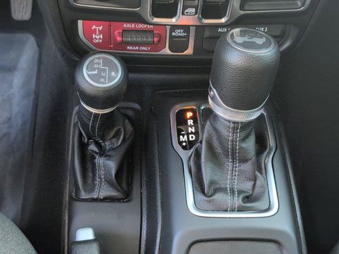 Used 2025 Jeep Wrangler Unlimited Sport AWD/4WD image 25