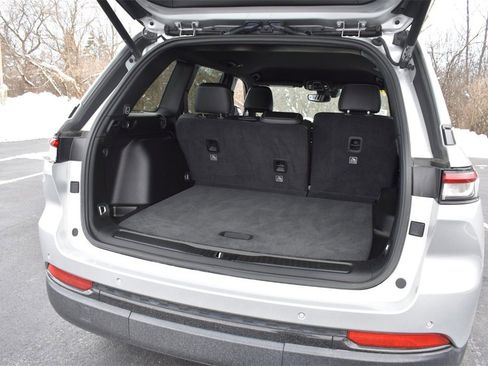 Used 2024 Jeep Grand Cherokee Altitude image 34