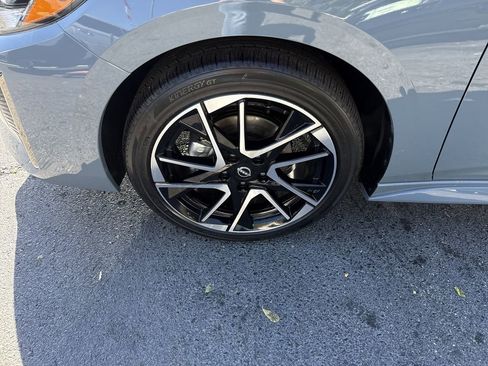 New 2025 Nissan Sentra SR w/ Trunk Package FWD image 20