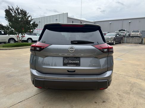 Used 2024 Nissan Rogue SV FWD image 4