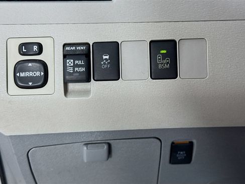 Used 2013 Toyota Sienna XLE FWD image 11