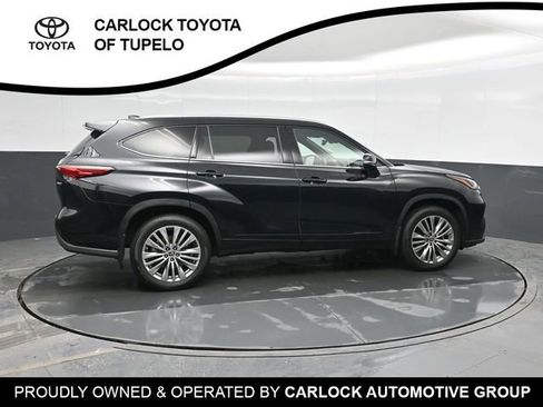 Used 2023 Toyota Highlander Platinum image 4