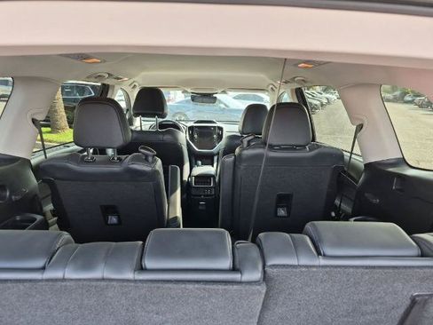 Used 2023 Subaru Ascent Limited AWD/4WD image 16