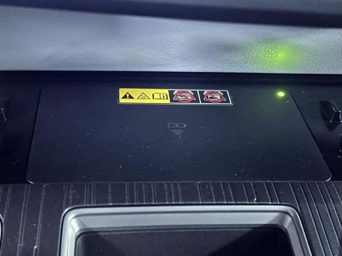 Used 2025 Toyota Sienna LE image 23