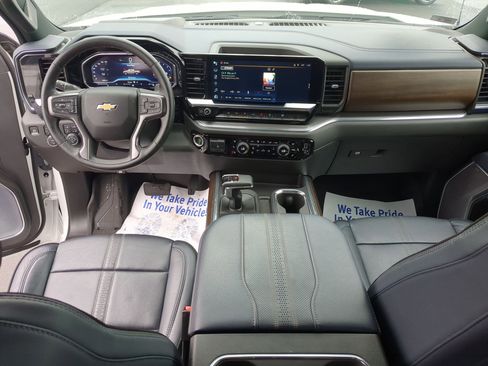 Certified 2023 Chevrolet Silverado 1500 High Country w/ Technology Package AWD/4WD image 17