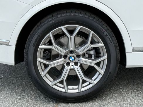 Certified 2024 BMW X7 xDrive40i AWD/4WD image 17