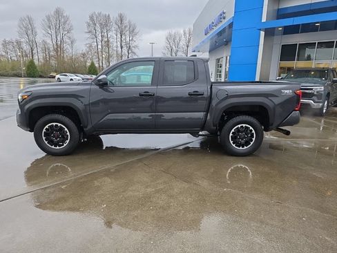 Used 2025 Toyota Tacoma TRD Off-Road AWD/4WD image 2