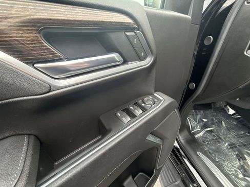 Used 2025 GMC Sierra 1500 Elevation image 13