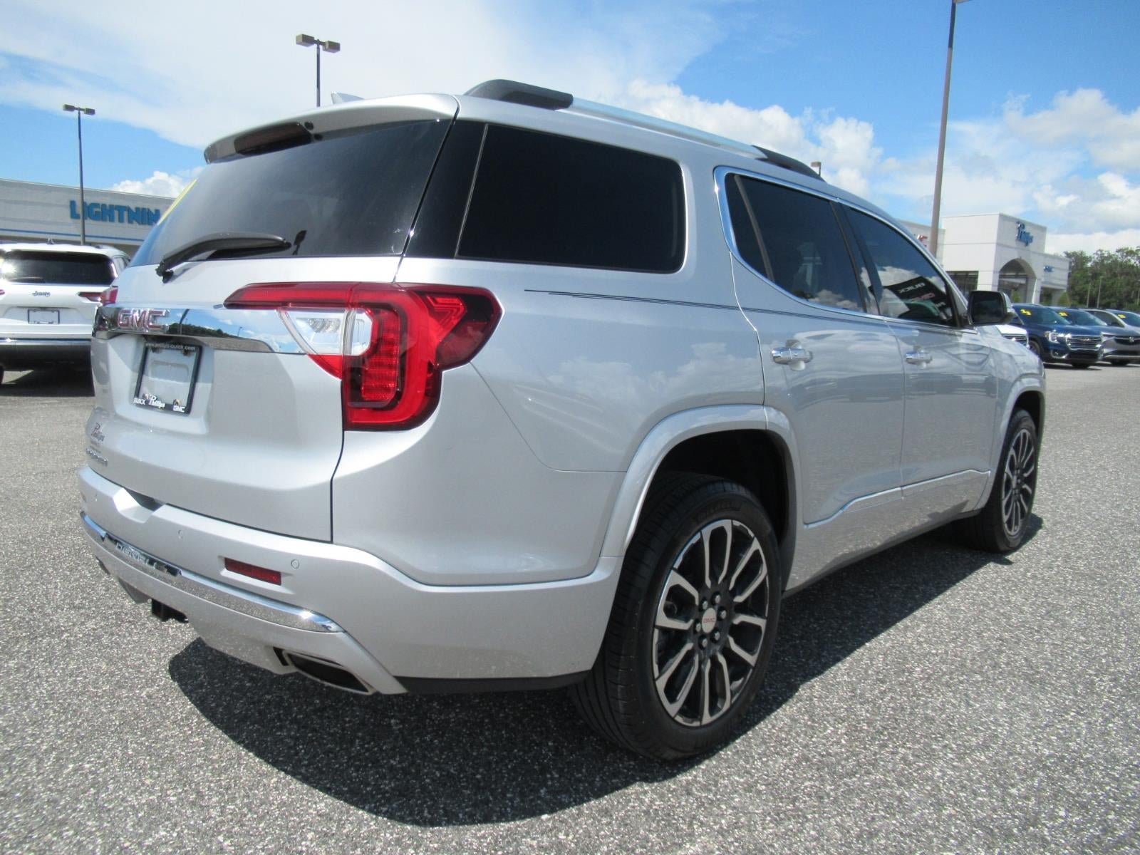 Used 2020 GMC Acadia Denali w/ Technology Package FWD image 7