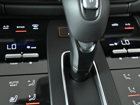 Certified 2025 Porsche Macan image 15