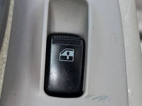Used 2003 Hyundai Elantra GLS FWD image 18