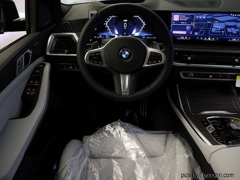 Used 2027 BMW X7 xDrive40i w/ M Sport Package AWD/4WD image 16