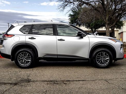 Used 2025 Nissan Rogue S image 4