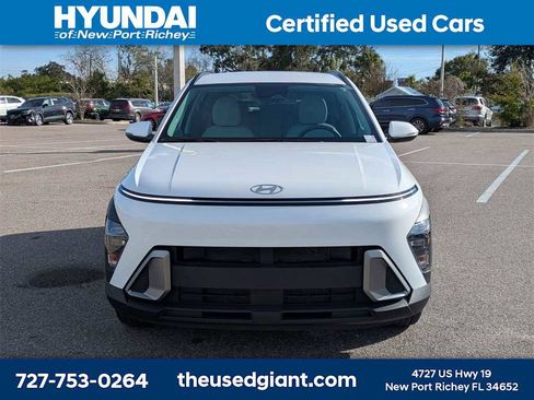 Certified 2025 Hyundai Kona SEL image 8
