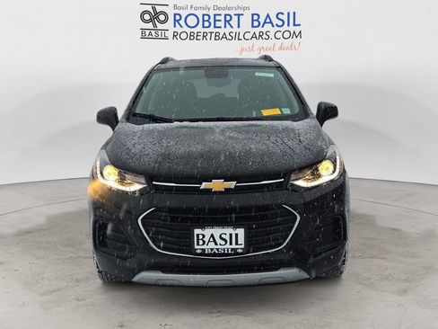 Used 2022 Chevrolet Trax LT w/ LT Convenience Package image 8