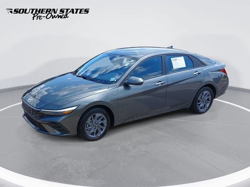 Certified 2025 Hyundai Elantra Hybrid FWD image 1