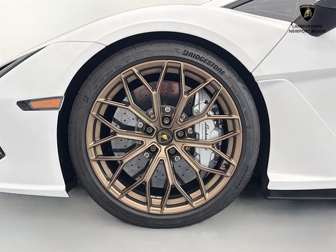 Used 2024 Lamborghini Revuelto AWD/4WD image 25