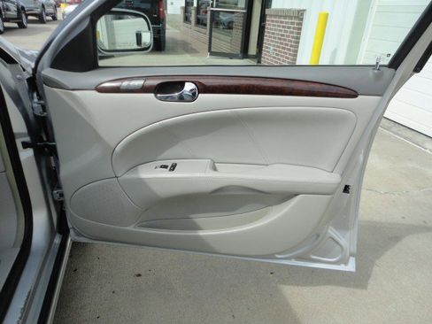 Used 2011 Buick Lucerne CXL image 18