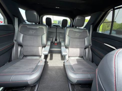 Used 2025 Ford Explorer ST AWD/4WD image 37