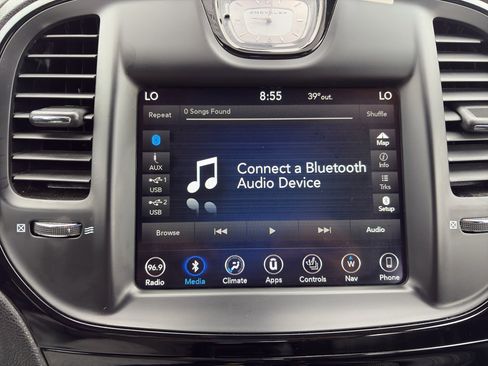 Used 2018 Chrysler 300 S w/ 300S Premium Group image 16