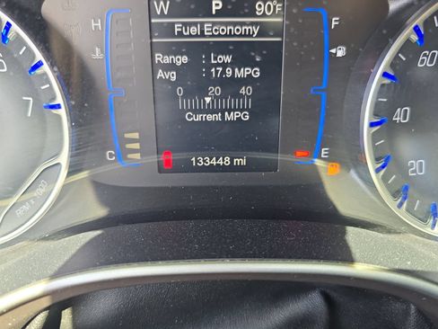 Used 2017 Chrysler Pacifica Touring FWD image 26