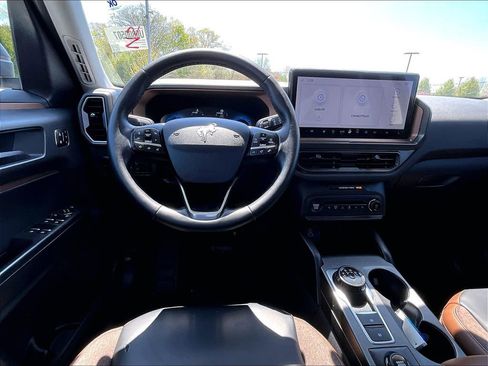 Used 2025 Ford Bronco Sport Outer Banks AWD/4WD image 17