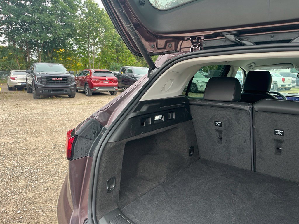 Used 2025 Buick Envision Preferred AWD/4WD image 11