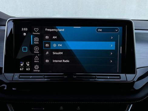 Used 2025 Volkswagen Atlas Cross Sport SE image 31