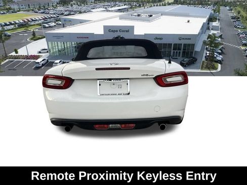 Used 2018 FIAT 124 Spider Classica w/ Technology Group RWD image 9