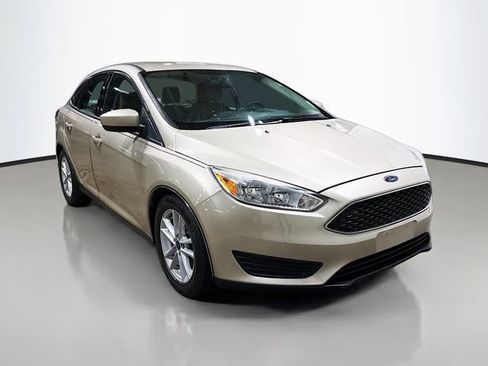 Used 2018 Ford Focus SE FWD image 3