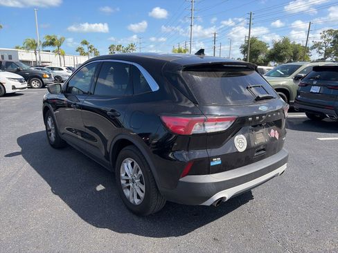 Used 2020 Ford Escape SE image 5