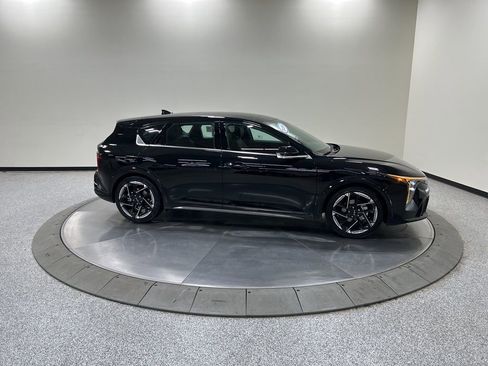 New 2026 Kia K4 GT-Line image 5