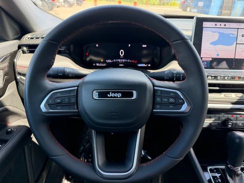 Used 2023 Jeep Compass Trailhawk w/ Trailhawk Elite Group AWD/4WD image 3