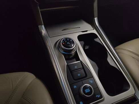 Used 2020 Ford Explorer Platinum w/ Premium Technology Package image 26