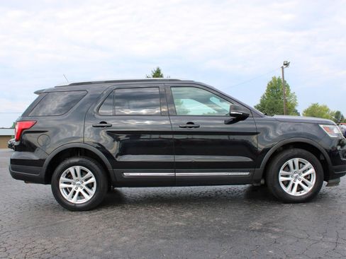 Used 2018 Ford Explorer XLT w/ Equipment Group 201A AWD/4WD image 3