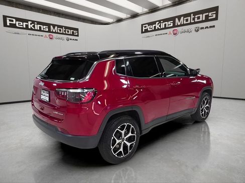 Used 2025 Jeep Compass Limited AWD/4WD image 5