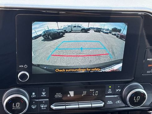 Used 2023 Toyota Highlander L FWD image 24