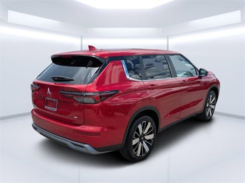 New 2025 Mitsubishi Outlander SE image 3