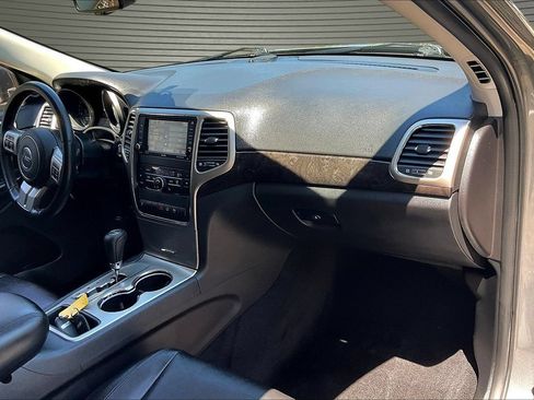 Used 2013 Jeep Grand Cherokee Laredo AWD/4WD image 24