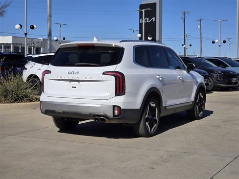 Used 2023 Kia Telluride EX w/ EX Captain's Chair Package image 4