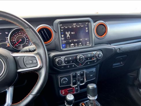 Used 2022 Jeep Gladiator Mojave w/ Cold Weather Group AWD/4WD image 15