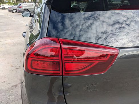 Certified 2022 Kia Niro EX image 12