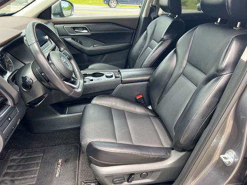 Certified 2021 Nissan Rogue SV w/ Premium Package image 7