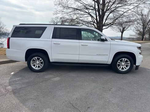Used 2019 Chevrolet Suburban LT image 9