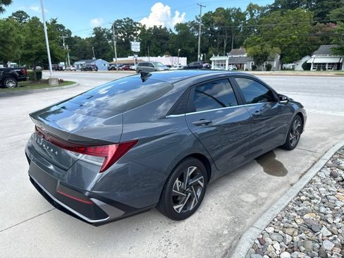 Used 2024 Hyundai Elantra SEL w/ Convenience Package FWD image 6