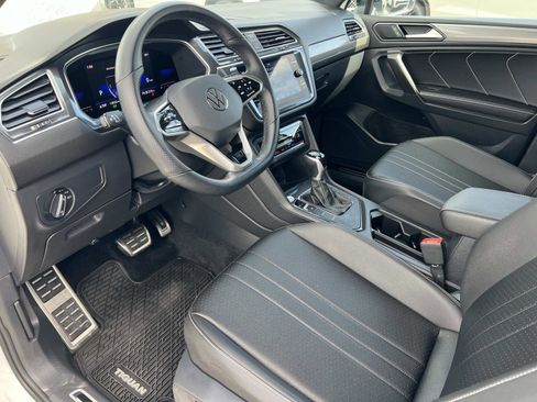 Certified 2023 Volkswagen Tiguan SE R-Line image 5