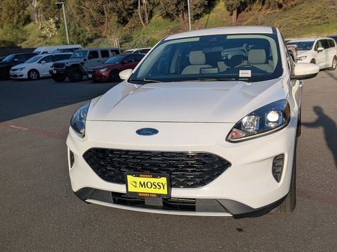 Used 2020 Ford Escape SE image 8